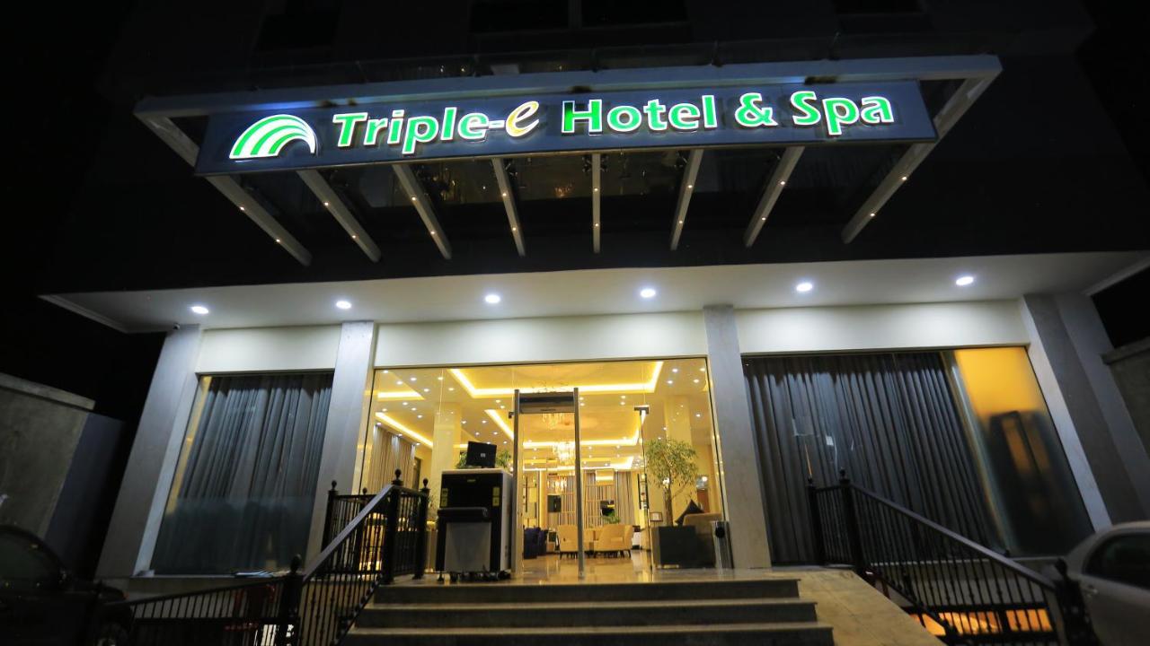 Triple E Hotel And Spa Адис Абеба Екстериор снимка