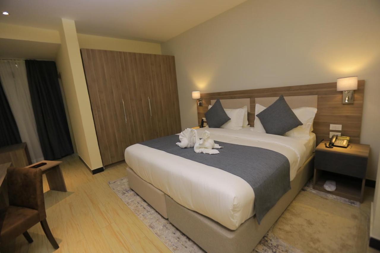 Triple E Hotel And Spa Адис Абеба Екстериор снимка
