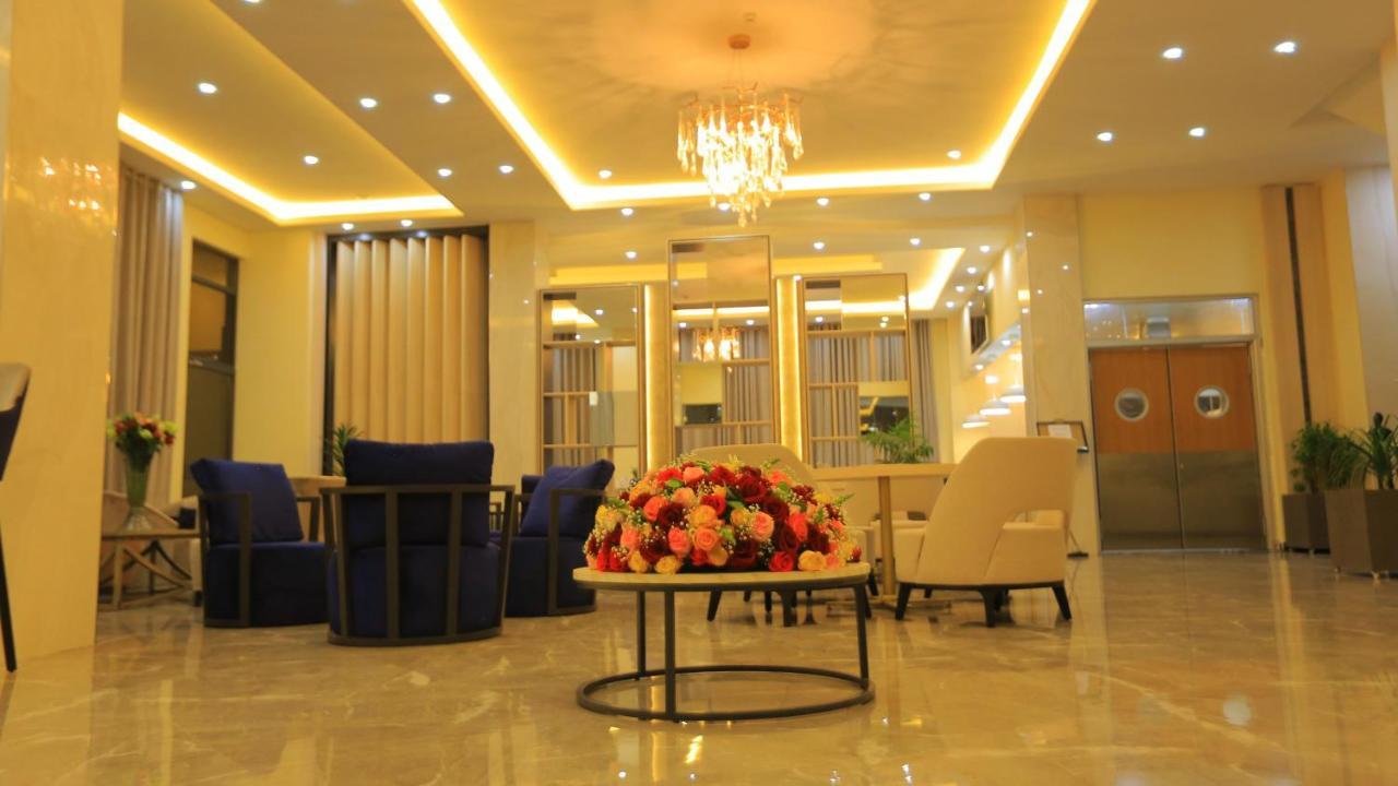 Triple E Hotel And Spa Адис Абеба Екстериор снимка
