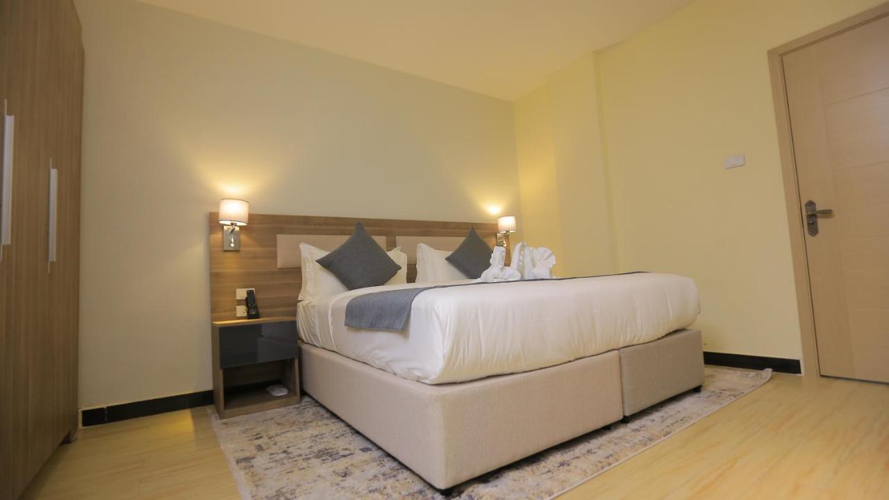 Triple E Hotel And Spa Адис Абеба Екстериор снимка