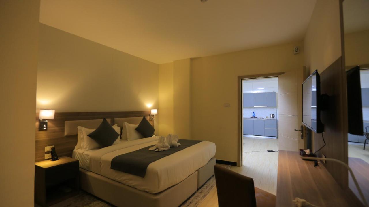 Triple E Hotel And Spa Адис Абеба Екстериор снимка