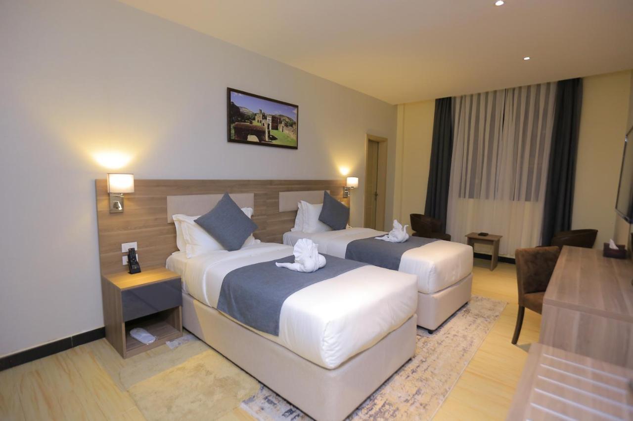 Triple E Hotel And Spa Адис Абеба Екстериор снимка