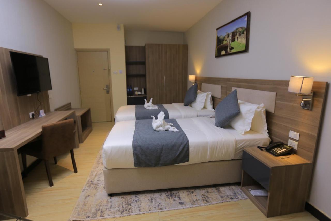 Triple E Hotel And Spa Адис Абеба Екстериор снимка