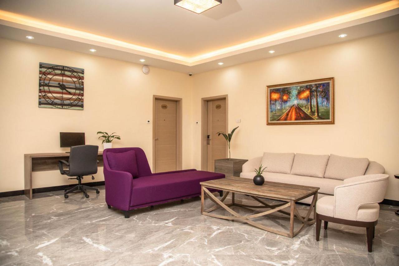 Triple E Hotel And Spa Адис Абеба Екстериор снимка